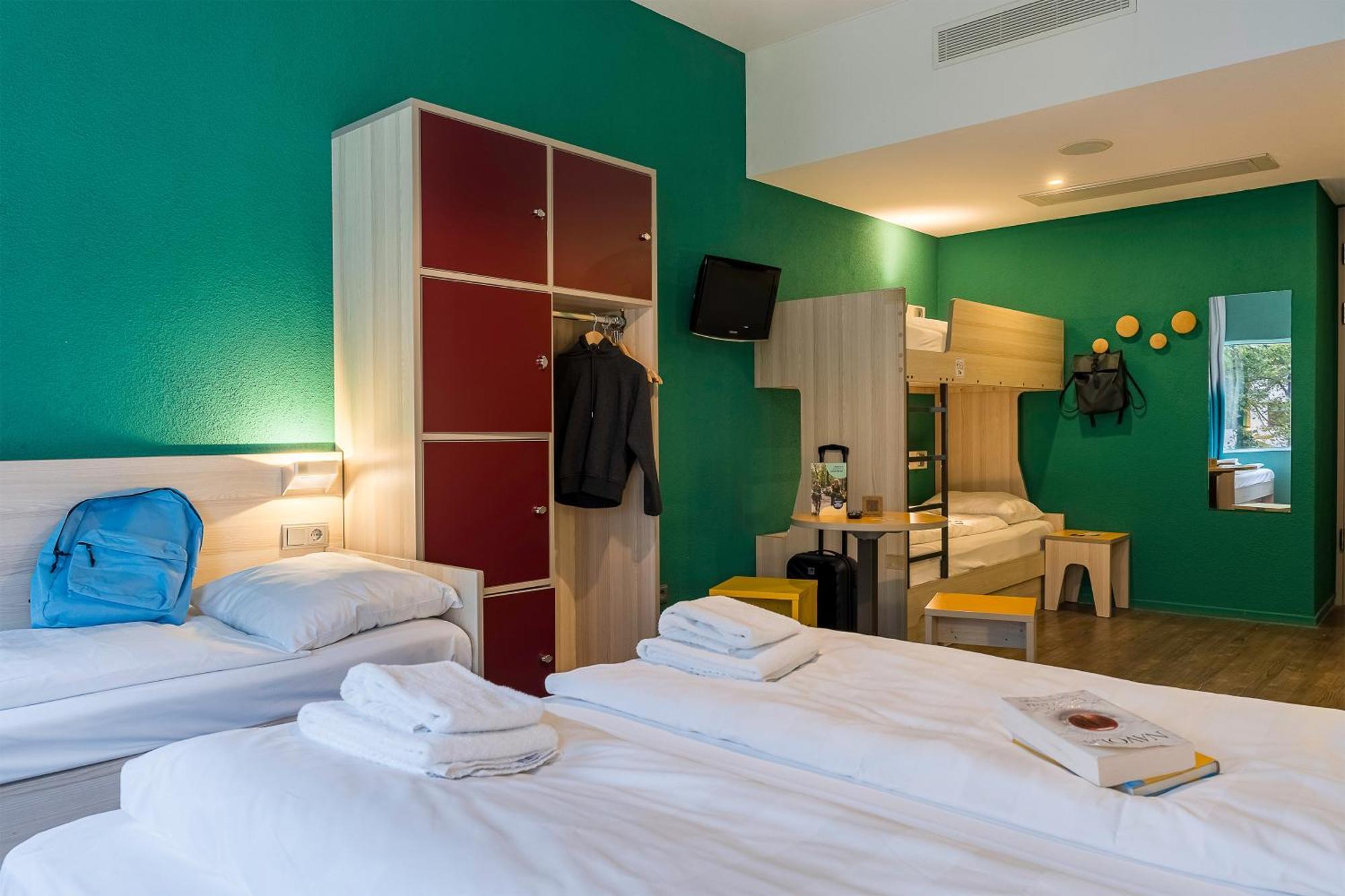 Meininger Hotel Amsterdam City West Exterior photo