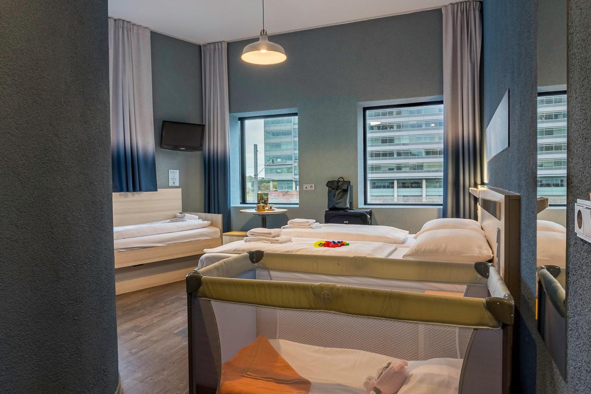 Meininger Hotel Amsterdam City West Exterior photo
