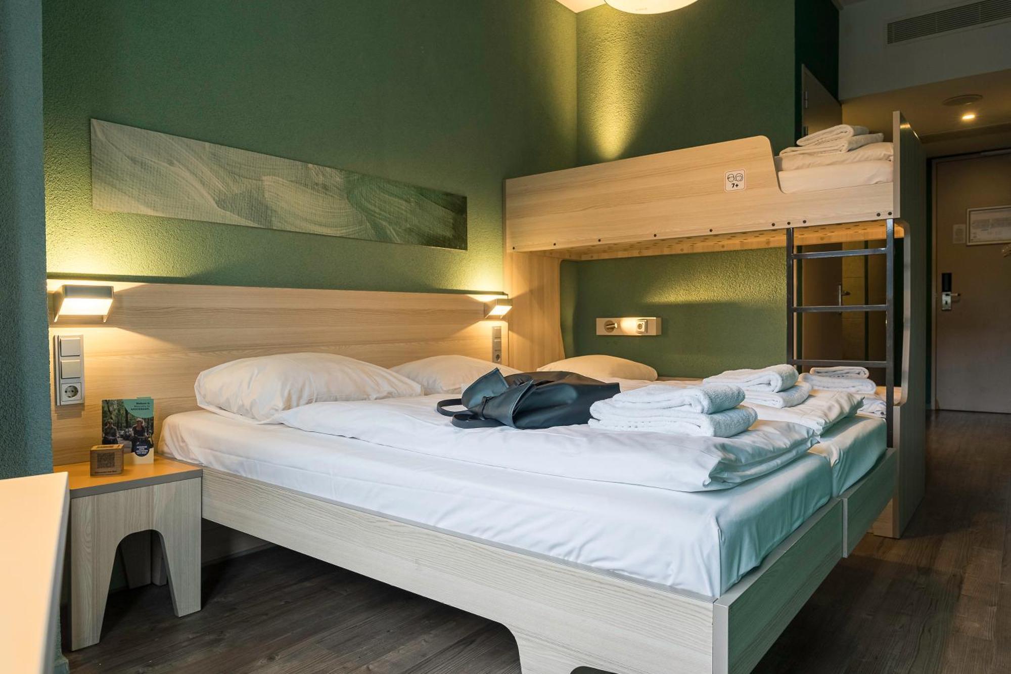 Meininger Hotel Amsterdam City West Exterior photo