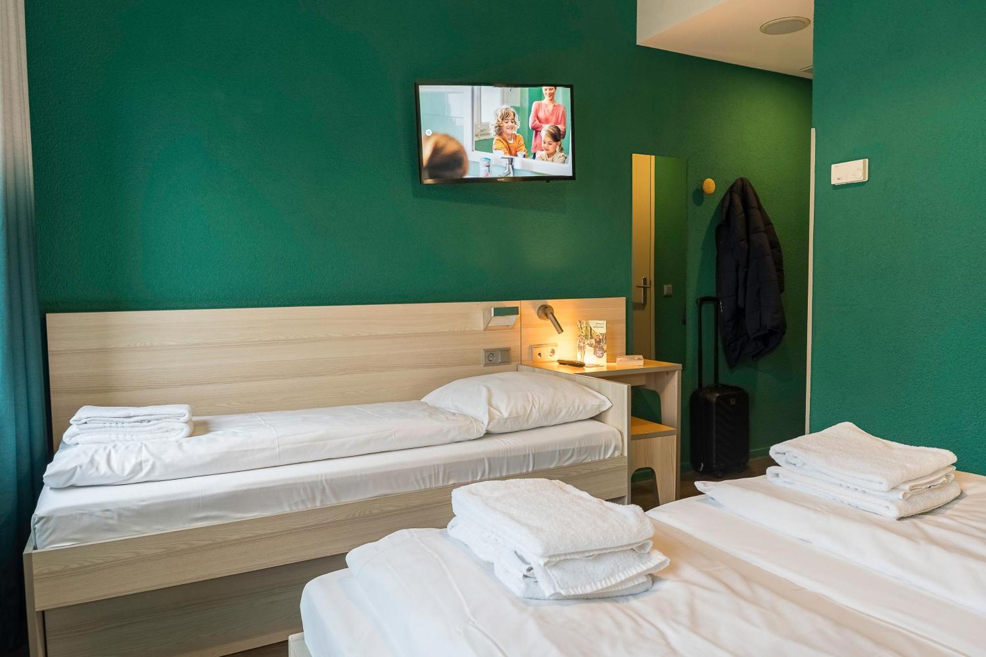 Meininger Hotel Amsterdam City West Exterior photo
